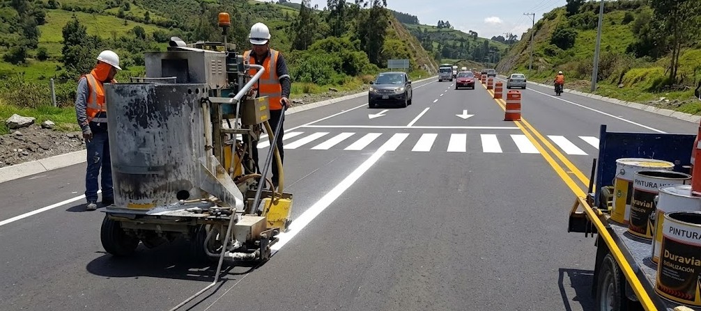 Pintura vial para demarcación de vías y parqueaderos